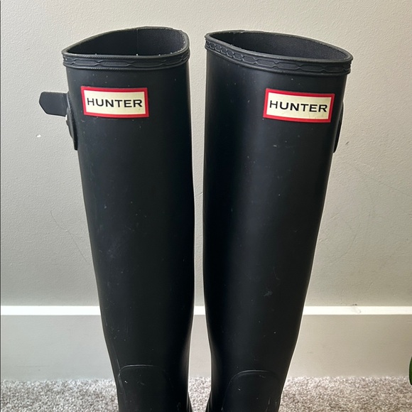 Hunter Classic Black Waterproof Boots - Picture 2 of 6